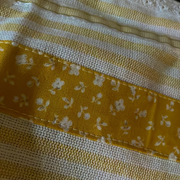 Yellow Handmade Buttercup Apron 💐 - Picture 8 of 10